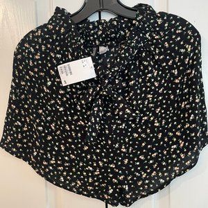 Outfit for sale. H&m Shorts and Gap Shirt